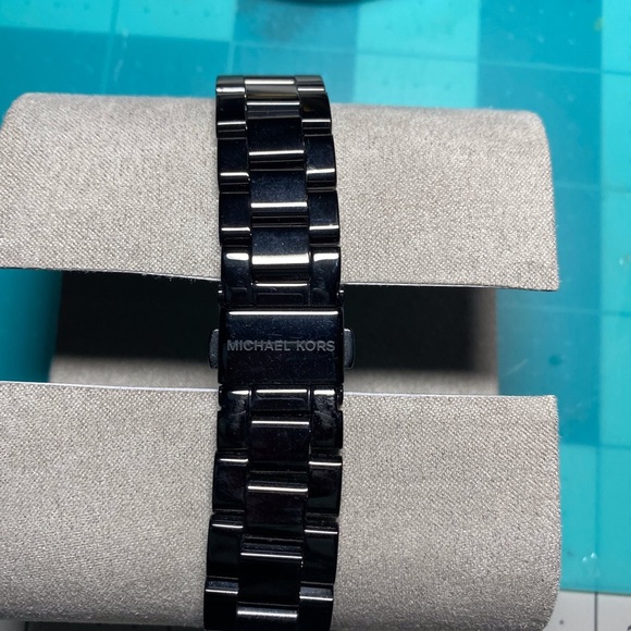 Michael Kors MK6100 Channing Black Watch - Picture 4 of 4